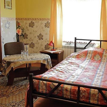 Hotel Mily Кросно Экстерьер фото