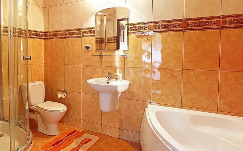 Hotel Mily Кросно Экстерьер фото